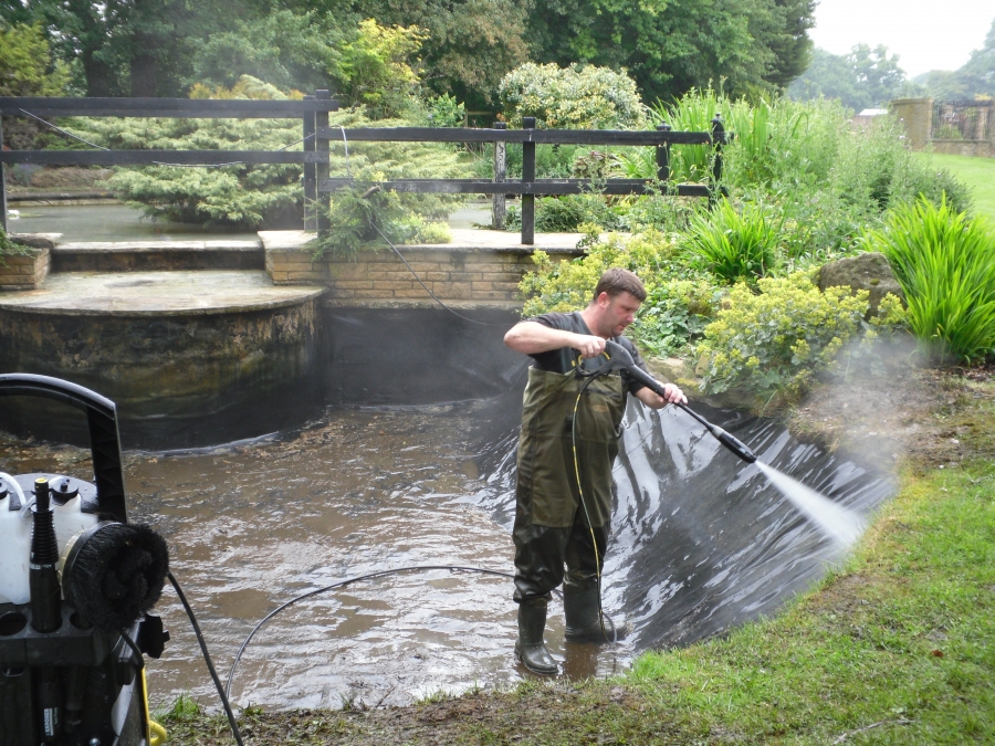 Great Hallingbury Essex pond clean