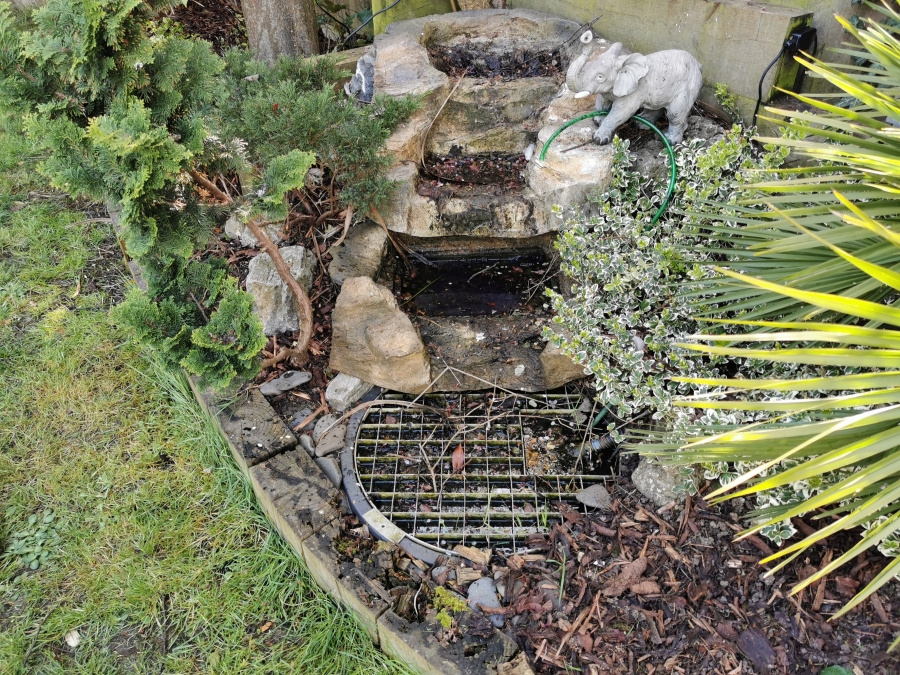 Pondless waterfall clean in Basildon Essex